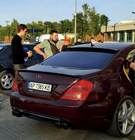 Красный Мерседес 500, объемом двигателя 5.5 л и пробегом 220 тыс. км за 14000 $, фото 2 на Automoto.ua