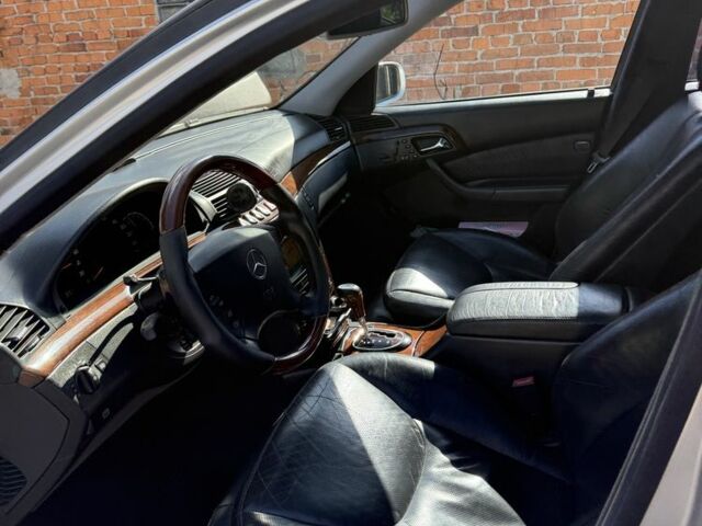 Мерседес 500 2001 у Хусте на Automoto.ua Сірий Мерседес 500, об'ємом двигуна 5 л та пробігом 350 тис. км за 8500 $, фото 4 на Automoto.ua