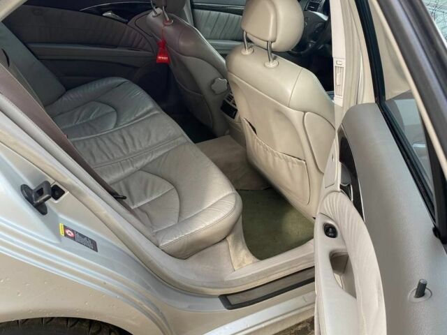 Серый Мерседес 500, объемом двигателя 5 л и пробегом 249 тыс. км за 8000 $, фото 5 на Automoto.ua