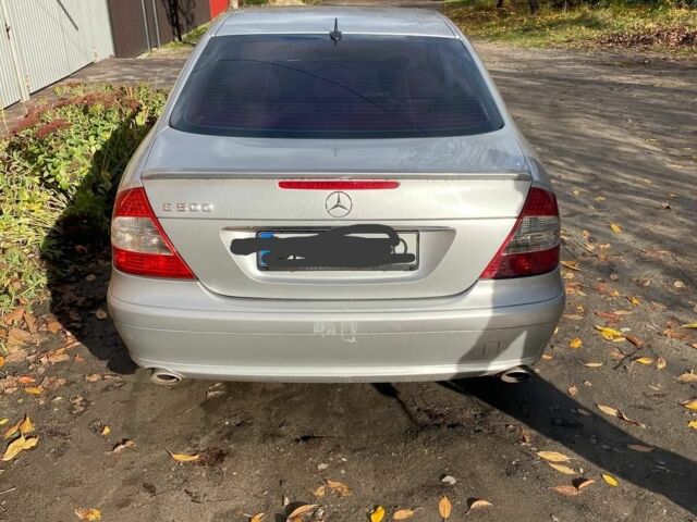 Серый Мерседес 500, объемом двигателя 5 л и пробегом 249 тыс. км за 8000 $, фото 2 на Automoto.ua