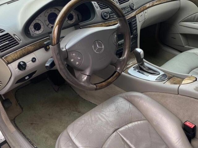 Серый Мерседес 500, объемом двигателя 5 л и пробегом 249 тыс. км за 8000 $, фото 7 на Automoto.ua
