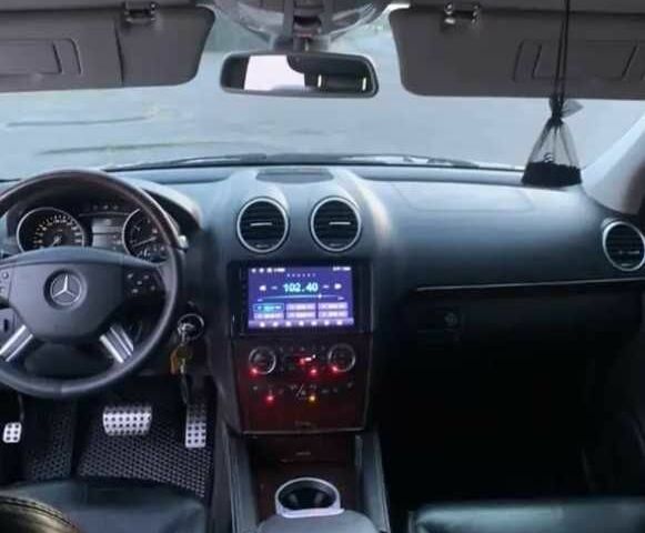 Серый Мерседес 500, объемом двигателя 5.5 л и пробегом 270 тыс. км за 13500 $, фото 3 на Automoto.ua