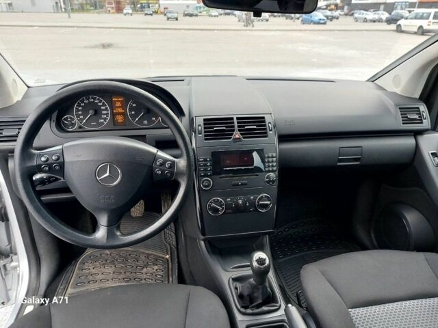Сірий Мерседес 8, об'ємом двигуна 1.5 л та пробігом 193 тис. км за 4400 $, фото 3 на Automoto.ua