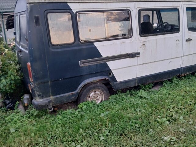 Синий Мерседес 8, объемом двигателя 2 л и пробегом 222 тыс. км за 2200 $, фото 2 на Automoto.ua