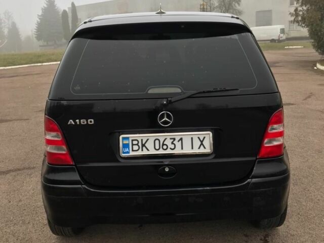 Черный Мерседес А 160, объемом двигателя 1.6 л и пробегом 177 тыс. км за 3000 $, фото 2 на Automoto.ua