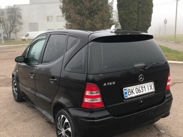 Черный Мерседес А 160, объемом двигателя 1.6 л и пробегом 177 тыс. км за 3000 $, фото 3 на Automoto.ua