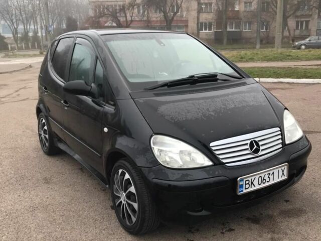 Черный Мерседес А 160, объемом двигателя 1.6 л и пробегом 177 тыс. км за 3000 $, фото 1 на Automoto.ua