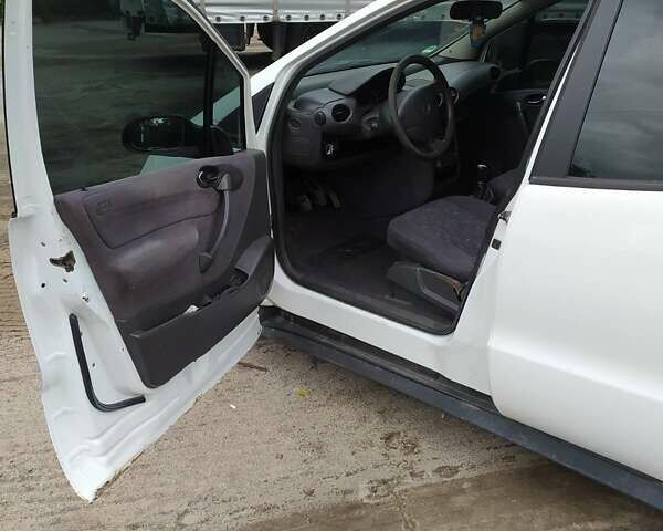 Белый Мерседес А класс, объемом двигателя 1.4 л и пробегом 430 тыс. км за 2400 $, фото 11 на Automoto.ua