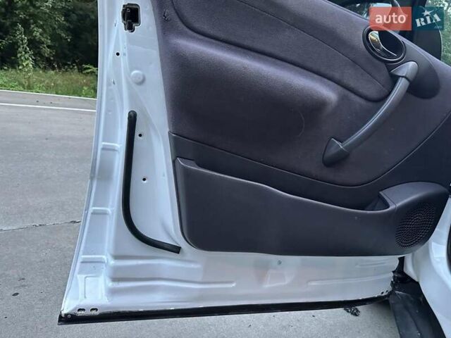 Белый Мерседес А класс, объемом двигателя 1.9 л и пробегом 240 тыс. км за 5300 $, фото 9 на Automoto.ua