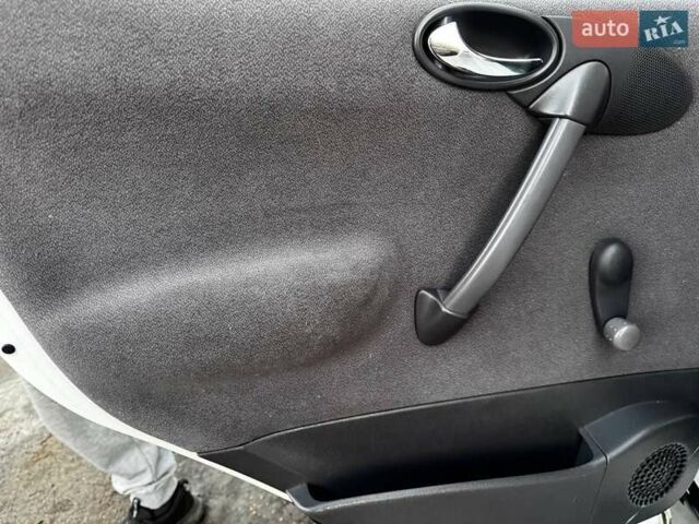 Белый Мерседес А класс, объемом двигателя 1.4 л и пробегом 180 тыс. км за 4250 $, фото 19 на Automoto.ua