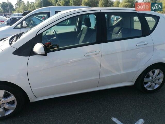 Білий Мерседес А клас, об'ємом двигуна 1.7 л та пробігом 94 тис. км за 8400 $, фото 2 на Automoto.ua