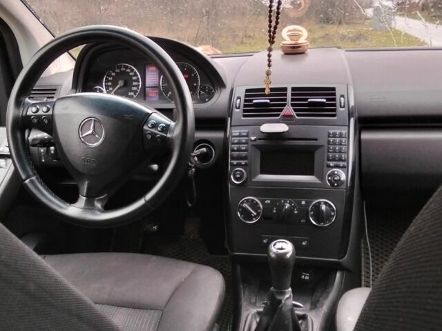 Белый Мерседес А класс, объемом двигателя 1.5 л и пробегом 250 тыс. км за 4600 $, фото 4 на Automoto.ua