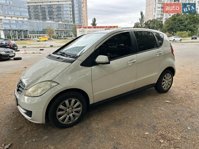 Белый Мерседес А класс, объемом двигателя 1.7 л и пробегом 108 тыс. км за 6500 $, фото 3 на Automoto.ua