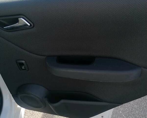 Білий Мерседес А клас, об'ємом двигуна 1.7 л та пробігом 94 тис. км за 8400 $, фото 7 на Automoto.ua