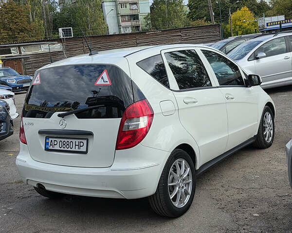Мерседес А класс 2009 в Запорожье на Automoto.ua Белый Мерседес А класс, объемом двигателя 1.7 л и пробегом 129 тыс. км за 7999 $, фото 5 на Automoto.ua
