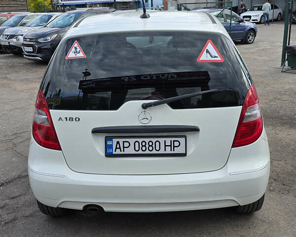 Мерседес А класс 2009 в Запорожье на Automoto.ua Белый Мерседес А класс, объемом двигателя 1.7 л и пробегом 129 тыс. км за 7999 $, фото 4 на Automoto.ua