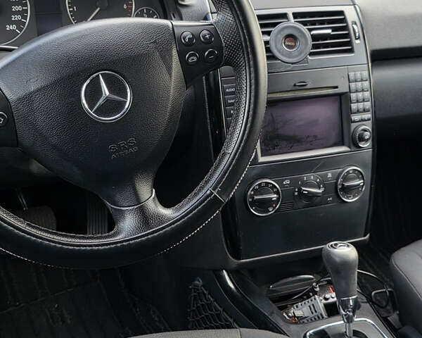 Мерседес А класс 2009 в Запорожье на Automoto.ua Белый Мерседес А класс, объемом двигателя 1.7 л и пробегом 129 тыс. км за 7999 $, фото 7 на Automoto.ua