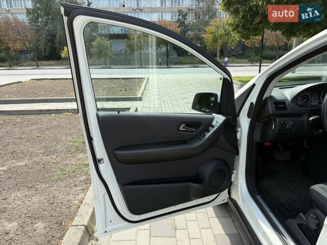 Белый Мерседес А класс, объемом двигателя 1.7 л и пробегом 38 тыс. км за 7700 $, фото 26 на Automoto.ua
