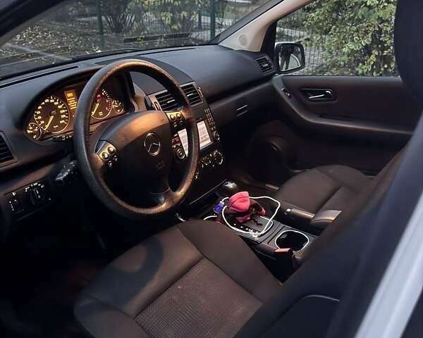 Белый Мерседес А класс, объемом двигателя 1.7 л и пробегом 97 тыс. км за 7900 $, фото 7 на Automoto.ua