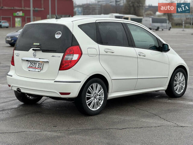 Білий Мерседес А клас, об'ємом двигуна 1.7 л та пробігом 42 тис. км за 8200 $, фото 6 на Automoto.ua