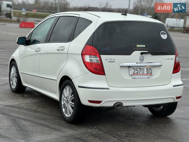Білий Мерседес А клас, об'ємом двигуна 1.7 л та пробігом 42 тис. км за 8200 $, фото 1 на Automoto.ua