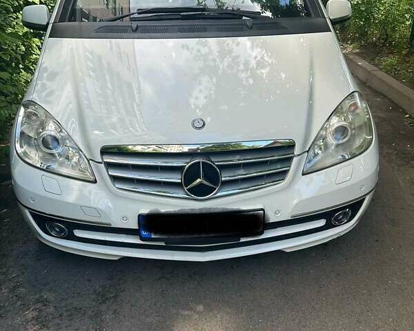 Белый Мерседес А класс, объемом двигателя 1.7 л и пробегом 87 тыс. км за 7700 $, фото 3 на Automoto.ua