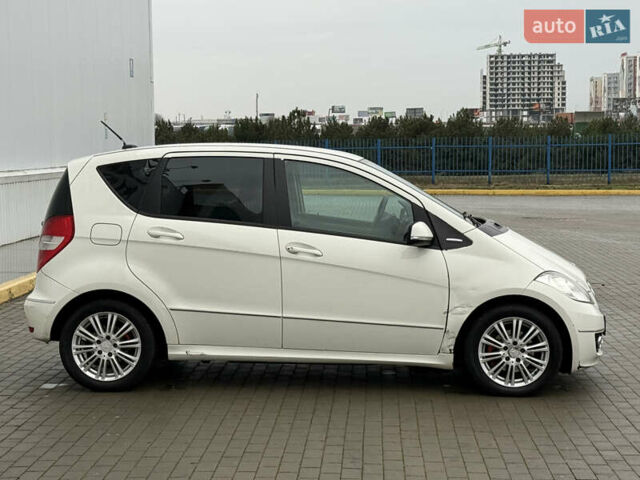 Белый Мерседес А класс, объемом двигателя 1.7 л и пробегом 152 тыс. км за 5500 $, фото 11 на Automoto.ua