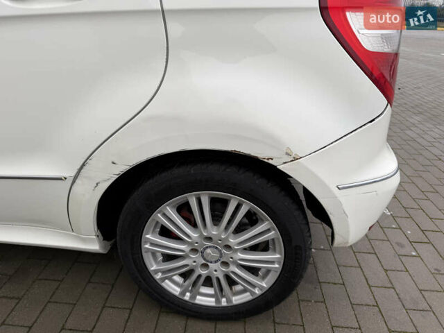 Белый Мерседес А класс, объемом двигателя 1.7 л и пробегом 152 тыс. км за 5500 $, фото 15 на Automoto.ua