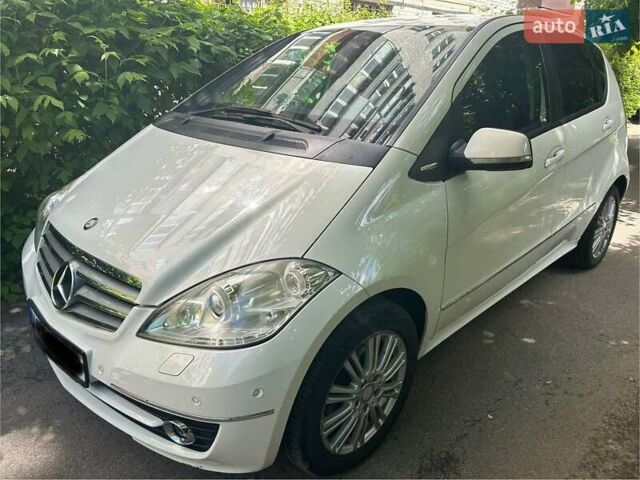 Белый Мерседес А класс, объемом двигателя 1.7 л и пробегом 87 тыс. км за 7700 $, фото 2 на Automoto.ua