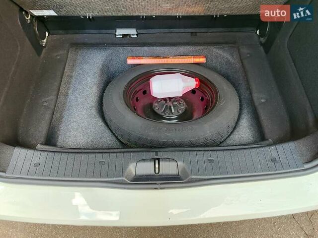 Белый Мерседес А класс, объемом двигателя 1.7 л и пробегом 87 тыс. км за 7700 $, фото 17 на Automoto.ua