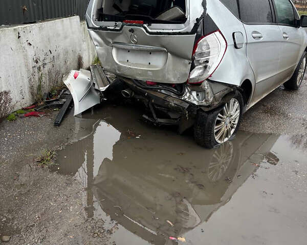 Білий Мерседес А клас, об'ємом двигуна 1.99 л та пробігом 250 тис. км за 5000 $, фото 4 на Automoto.ua