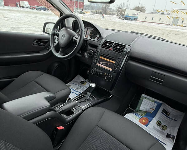 Белый Мерседес А класс, объемом двигателя 1.7 л и пробегом 58 тыс. км за 8800 $, фото 9 на Automoto.ua