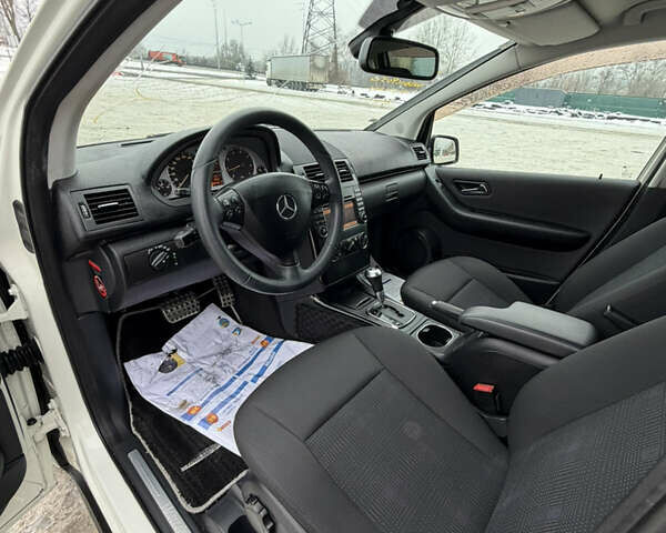 Белый Мерседес А класс, объемом двигателя 1.7 л и пробегом 58 тыс. км за 8800 $, фото 16 на Automoto.ua