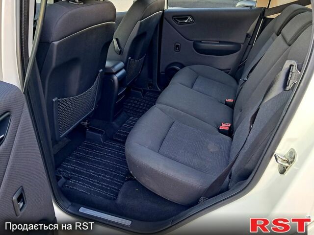 Білий Мерседес А клас, об'ємом двигуна 1.7 л та пробігом 72 тис. км за 7900 $, фото 4 на Automoto.ua