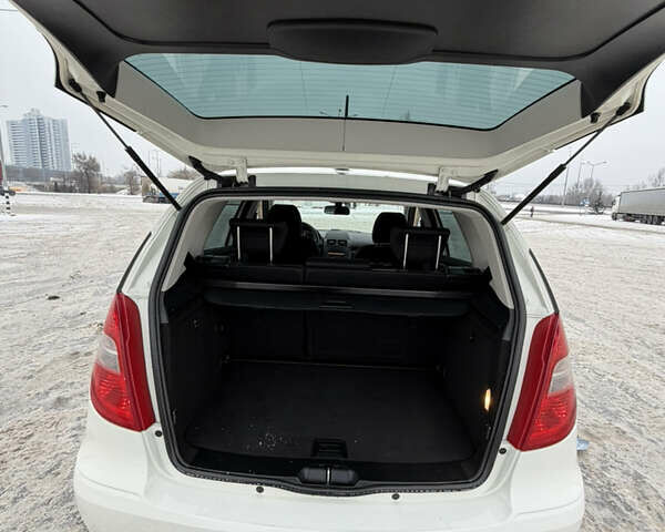 Белый Мерседес А класс, объемом двигателя 1.7 л и пробегом 58 тыс. км за 8800 $, фото 17 на Automoto.ua