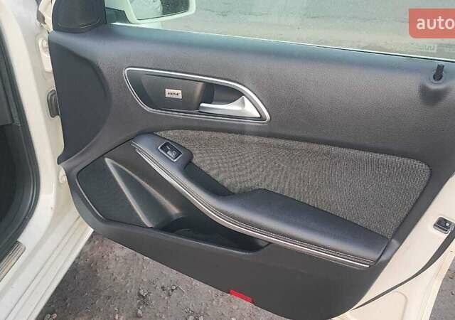 Белый Мерседес А класс, объемом двигателя 0 л и пробегом 167 тыс. км за 12500 $, фото 12 на Automoto.ua