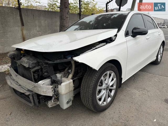 Белый Мерседес А класс, объемом двигателя 1.99 л и пробегом 70 тыс. км за 16666 $, фото 5 на Automoto.ua