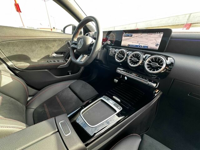 Мерседес А класс 2023 в Львове на Automoto.ua Белый Мерседес А класс, объемом двигателя 0 л и пробегом 25 тыс. км за 39717 $, фото 12 на Automoto.ua
