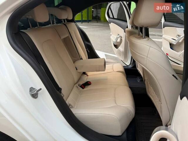 Белый Мерседес А класс, объемом двигателя 1.99 л и пробегом 42 тыс. км за 26990 $, фото 9 на Automoto.ua