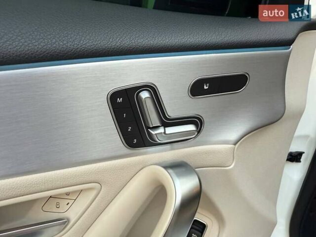 Белый Мерседес А класс, объемом двигателя 1.99 л и пробегом 42 тыс. км за 26990 $, фото 13 на Automoto.ua