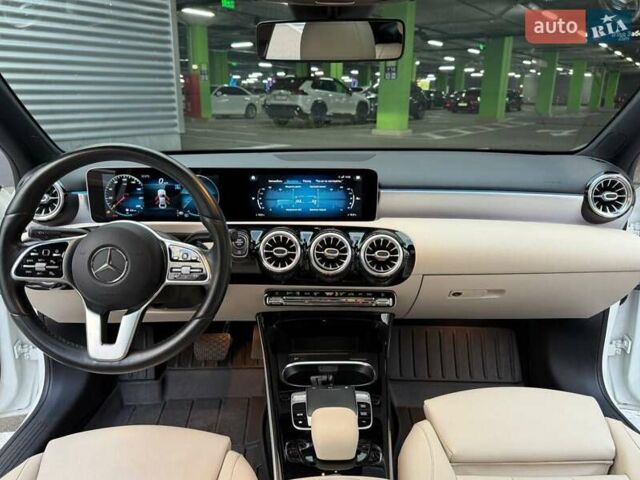 Белый Мерседес А класс, объемом двигателя 1.99 л и пробегом 42 тыс. км за 26990 $, фото 16 на Automoto.ua