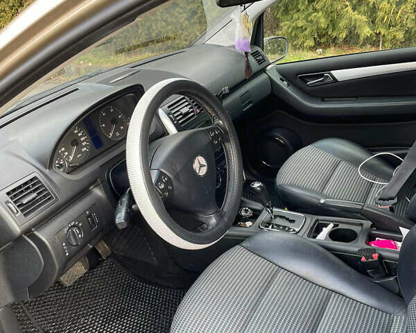 Бежевый Мерседес А класс, объемом двигателя 2 л и пробегом 300 тыс. км за 5800 $, фото 2 на Automoto.ua