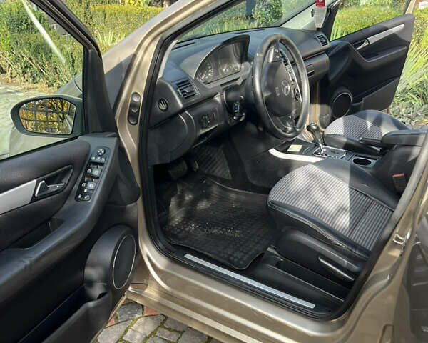 Мерседес А класс 2005 в Мукачеве на Automoto.ua Бежевый Мерседес А класс, объемом двигателя 1.99 л и пробегом 252 тыс. км за 4850 $, фото 12 на Automoto.ua