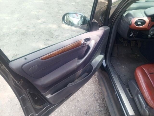 Мерседес А класс 1997 в Сахновщине на Automoto.ua Черный Мерседес А класс, объемом двигателя 1.6 л и пробегом 200 тыс. км за 2000 $, фото 6 на Automoto.ua