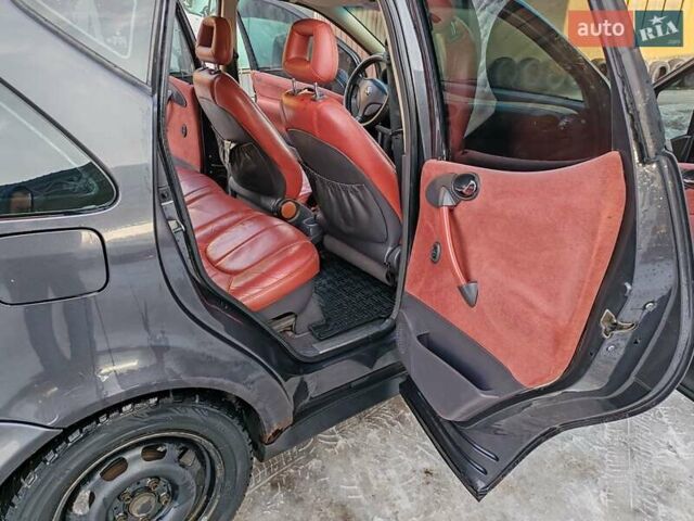 Черный Мерседес А класс, объемом двигателя 1.4 л и пробегом 315 тыс. км за 2600 $, фото 12 на Automoto.ua