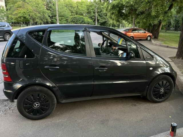 Черный Мерседес А класс, объемом двигателя 1.6 л и пробегом 235 тыс. км за 2500 $, фото 3 на Automoto.ua