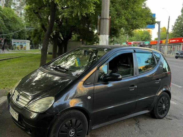 Черный Мерседес А класс, объемом двигателя 1.6 л и пробегом 235 тыс. км за 2500 $, фото 2 на Automoto.ua