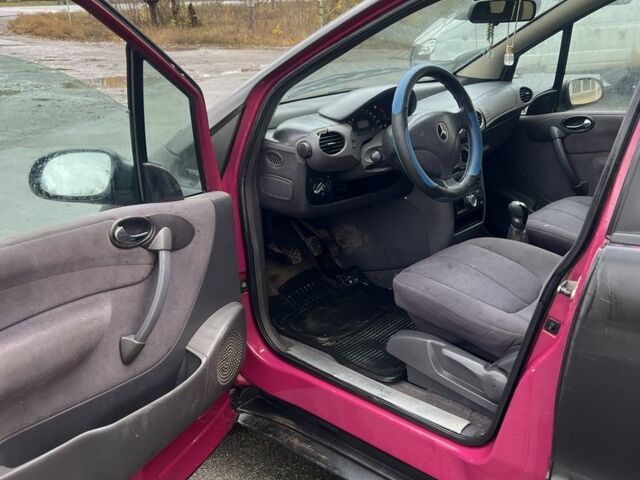 Мерседес А класс 1998 в Чугуеве на Automoto.ua Черный Мерседес А класс, объемом двигателя 1.7 л и пробегом 340 тыс. км за 950 $, фото 13 на Automoto.ua