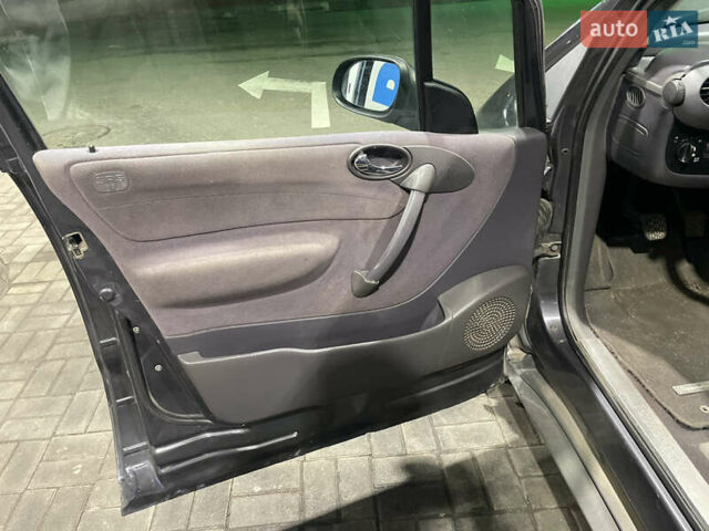 Черный Мерседес А класс, объемом двигателя 1.6 л и пробегом 270 тыс. км за 2450 $, фото 32 на Automoto.ua