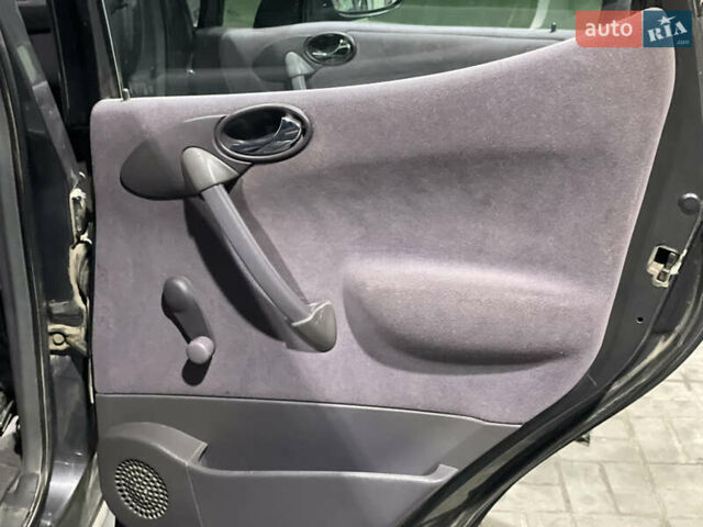 Черный Мерседес А класс, объемом двигателя 1.6 л и пробегом 270 тыс. км за 2450 $, фото 21 на Automoto.ua